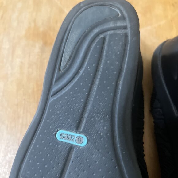 Bzees Desire Sandals Women's 9W Black Comfort Elastic Cross Strap Wedge Slide - Picture 12 of 13